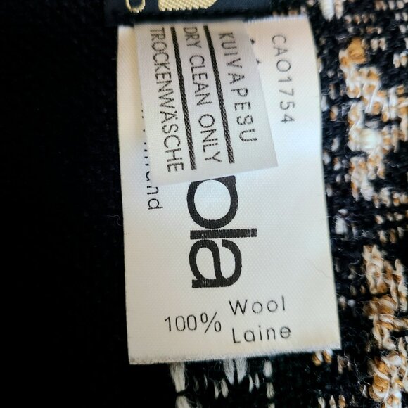 Vintage Arola triangle shape 100% wool black shawl. Made in Finland. - Picture 6 of 9